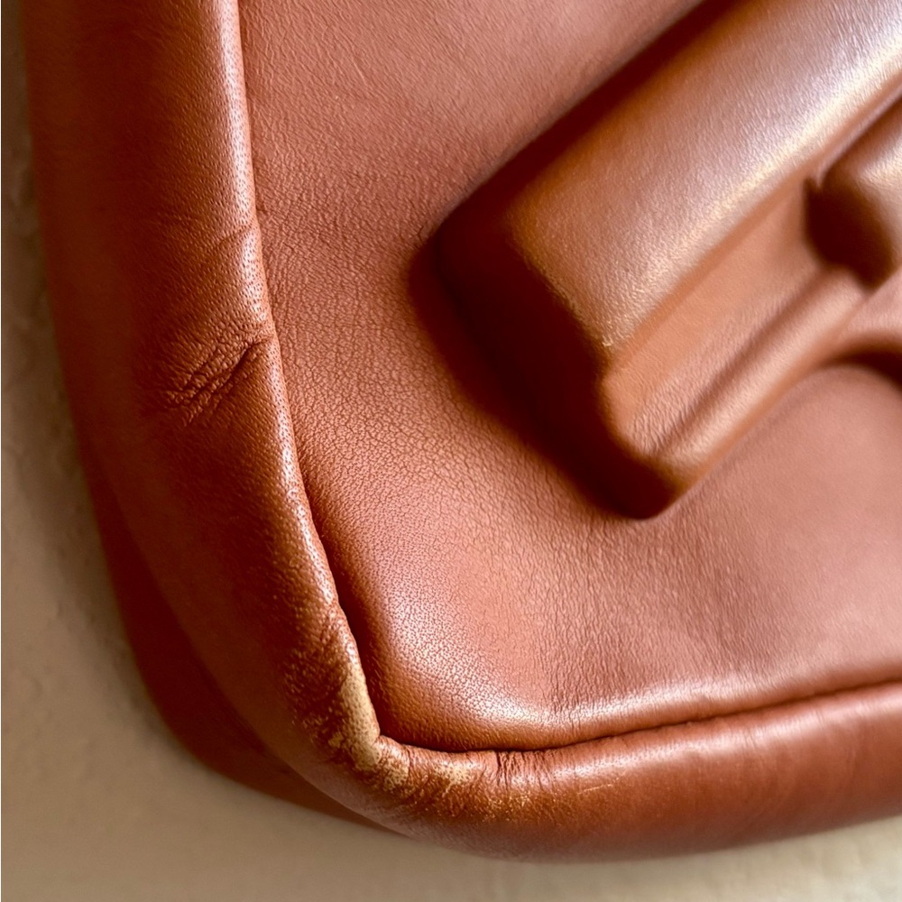 Vlieger & Vandam Camel Leather Gun Embossed Crossbody Purse, Great cond, 7x10" - Picture 4 of 8